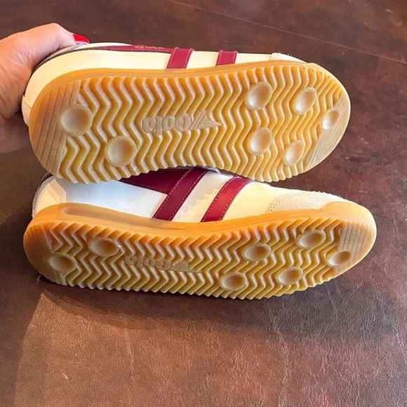 Gola Classic White and Red Sneakers - Picture 5 of 7